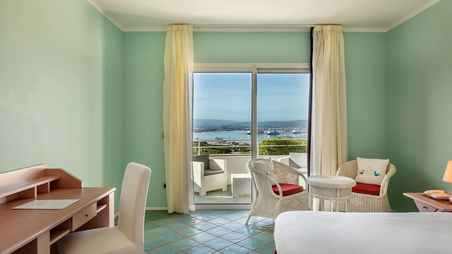 Hotel Luna Lughente Olbia 4*,