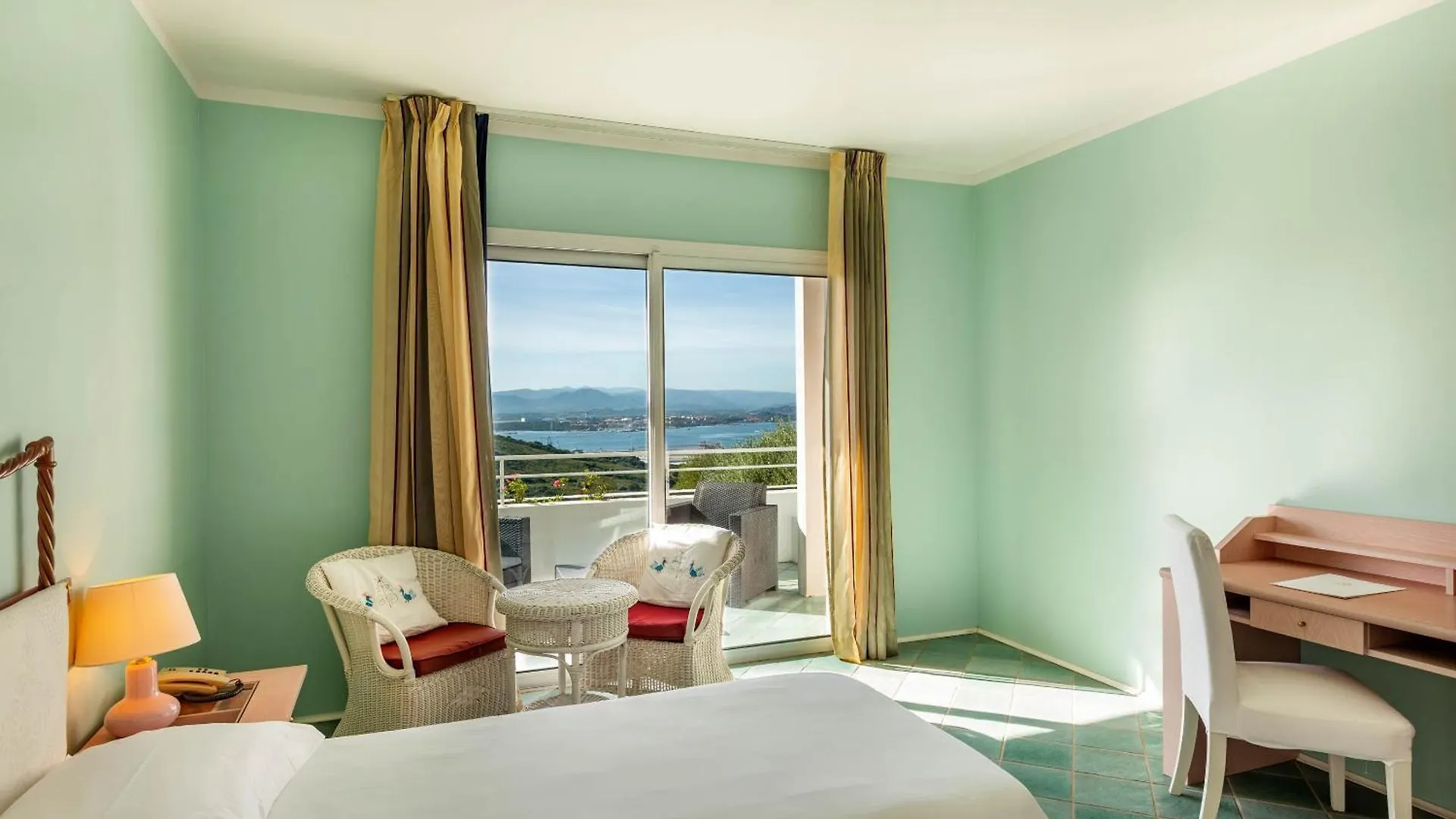 Hotel Luna Lughente Olbia 4*,
