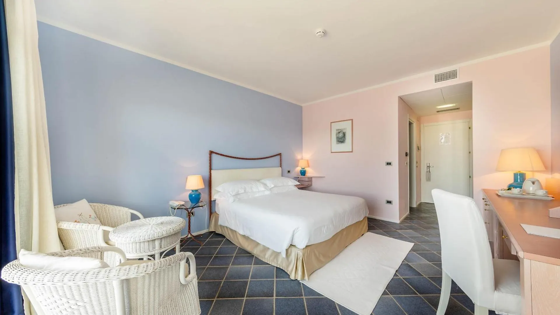 Hotel Luna Lughente Olbia 4*,