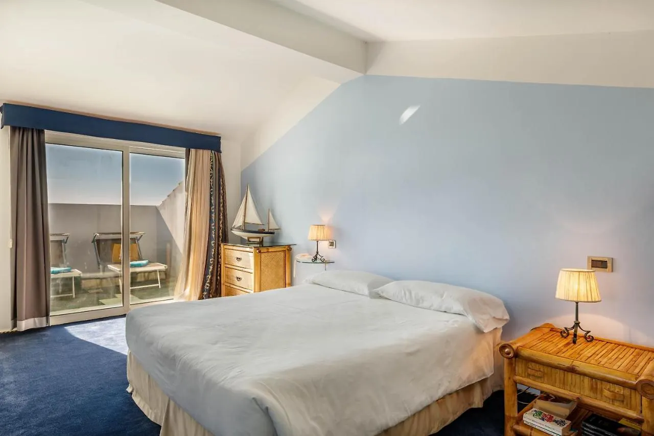 Hotel Luna Lughente Olbia 4*,